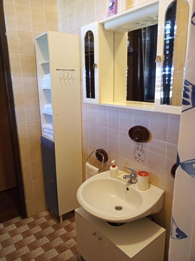 Apartman Ana Murter Eksteriør bilde